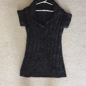 Short sleeve sweater